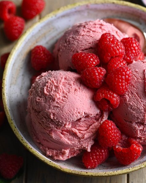 Mint Chocolate Ice Cream, Raspberry Ice Cream, Chilled Desserts, Summer Ice Cream, Ice Cream At Home, Yummy Ice Cream, Sorbet Recipes, Make Ice Cream, Ice Cream Popsicles