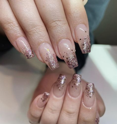 Nude And Rose Gold Nails, Ombré Coffin, Ballerina Acrylic Nails, Coffin Acrylic Nails, Pink Tip Nails, Acrylic Nails Nude, Gold Acrylic Nails, Rose Gold Ombre, Hair Upstyles