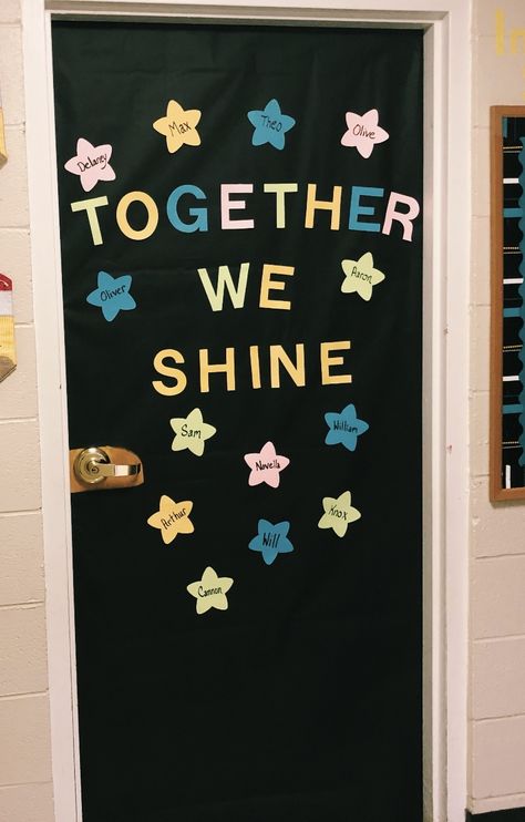 Classroom door Inside Classroom Door Decor, Classroom Billboard Ideas, Kinder Door Decoration, Door Decoration Ideas For Preschool, Easy Door Decorations Classroom Simple, Simple Classroom Door Decor, Elementary Classroom Door Decor, Class Door Decoration Ideas For Preschool, Simple Classroom Door Ideas