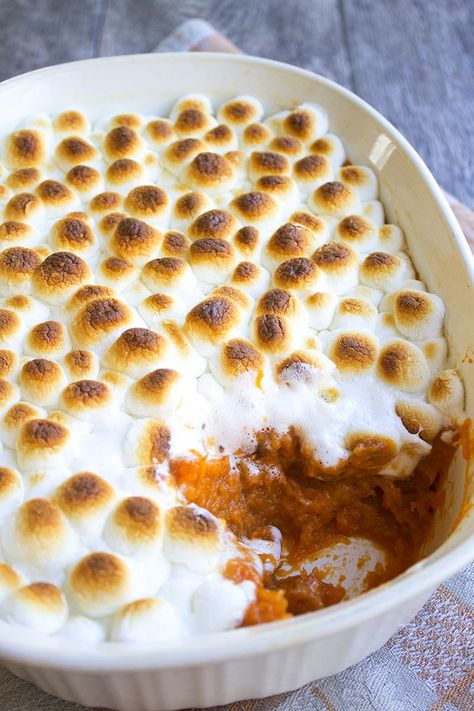 marshmallow-caramel-sweet-potato-casserole-97 Quick Thanksgiving Recipes, Sweet Potato Marshmallow Casserole, Marshmallow Caramel, Thanksgiving Bread, Thanksgiving Food Sides, Classic Thanksgiving, Easy Thanksgiving Recipes, Best Thanksgiving Recipes, Sweet Potato Recipes Casserole