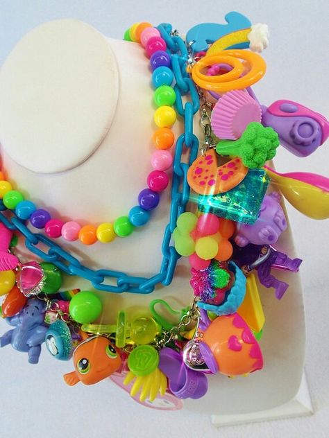 Decora Aesthetic, Decora Accessories, Decora Harajuku, Harajuku Decora, Kidcore Aesthetic, Kandi Kid, Kandi Patterns, Kandi Bracelets, Rainbow Aesthetic