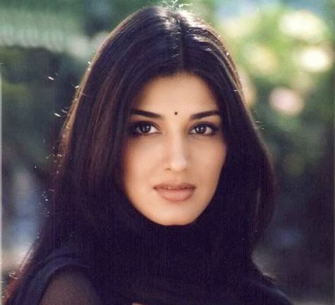 90s Bollywood Actress, Sonali Bendre, 90s Actresses, Vintage Bollywood, Salman Khan, Bollywood Stars, Bollywood Celebrities, India Beauty, Bollywood Fashion