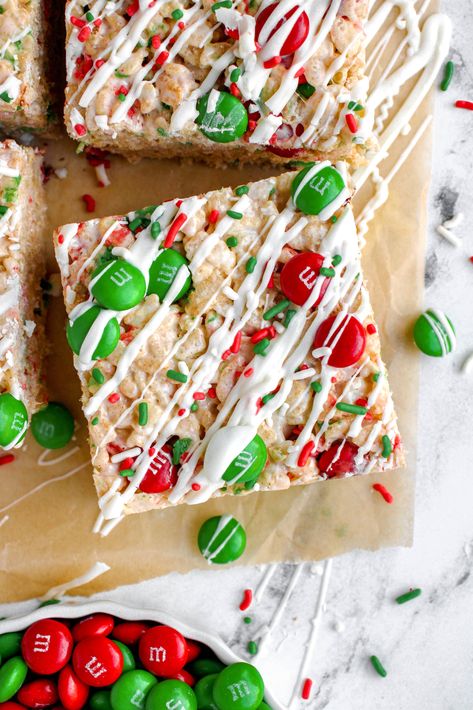 Christmas Rice Krispy Treats - My Messy Kitchen Christmas Rice Krispie Treats, Krispie Treats Christmas, Rice Krispie Treats Christmas, Christmas Rice, Easy Holiday Desserts, Xmas Treats, Christmas Baking Recipes, Easy Christmas Treats, Krispy Treats