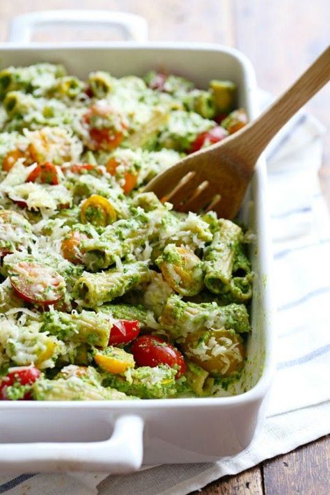 17 Make-Ahead Vegetarian Casserole Recipes to Enjoy on Meatless Mondays via Brit + Co Pesto Rigatoni, Vegetarian Casserole Recipes, Copenhagen Apartment, Healthy Pesto, Menu Sarapan Sehat, Survival Garden, Resep Pasta, Baked Rigatoni, Spinach Pesto