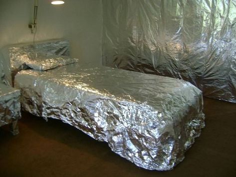 People Are Collecting Pics Of Beds With Threatening Auras, And Here Are 48 Of The Best Ones Bed Humor, Weird Beds, Aura Photo, Weird Furniture, Dreamy Bed, Weird Images, Italian Food, Cabinet Design, Decoration Design