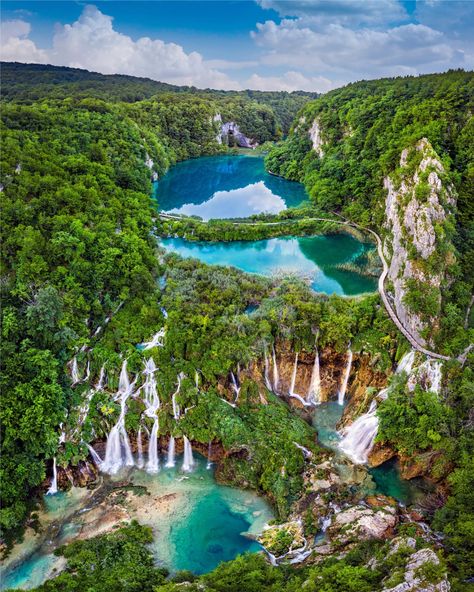 How to Visit Plitvice National Park, Croatia Plitvice National Park, Croatia Itinerary, Krka National Park, Plitvice Lakes National Park, Visit Croatia, Plitvice Lakes, Zadar, Beautiful Waterfalls, Zagreb