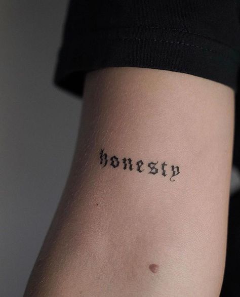 Dna Tattoo, Private Tattoos, Grunge Tattoo, Mommy Tattoos, Type Tattoo, Text Tattoo, Stylist Tattoos, Tattoo Font, Knee Tattoo