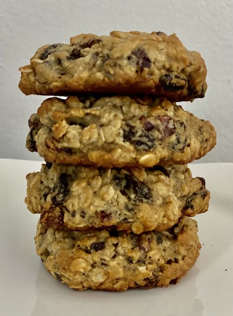 Low fat Oatmeal Raisin cookies: Photo - 1 #justapinchrecipes Low Calorie Desserts Easy, Fat Cookies, Low Calorie Oatmeal, Low Fat Cookies, Cookies Photo, Cookies Oatmeal, Low Fat Desserts, Cookie Recipes Oatmeal Raisin, Snickerdoodle Recipe