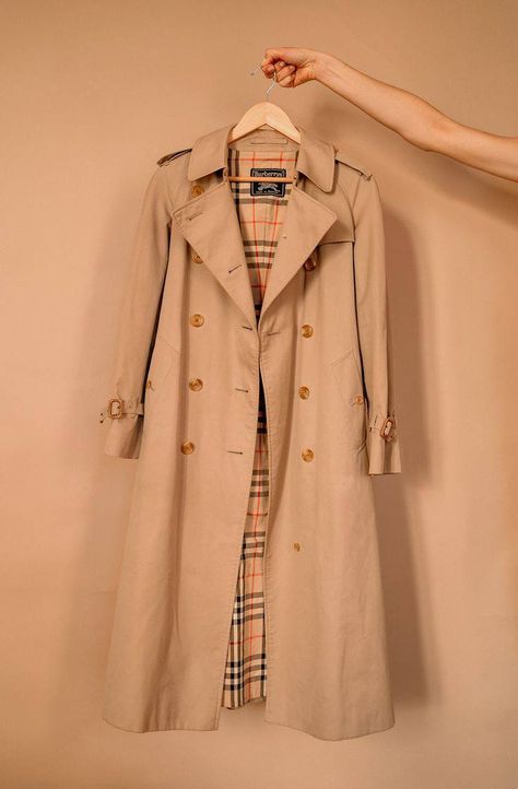 Burberry Trench Aesthetic, Vintage Burberry Coat, Burberry Trench Coat Aesthetic, Designer Trench Coat, Burrbery Trench Coat, Vintage Burberry Aesthetic, Burberry Coat Outfit, Burberry Coat Women, Burberry Trench Coat Outfit