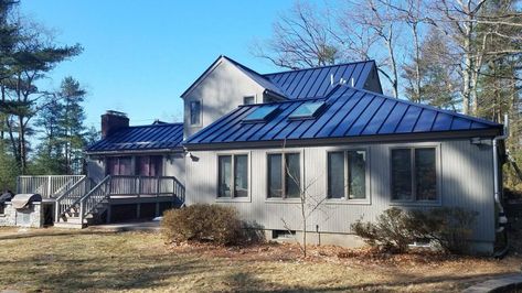 For homeowners, 2018 color trends for metal roofing are all about standing out from the crowd #roofcolor #metalroof #trendy Blue Metal Roof Houses Color Combos, Blue Roof House Colors Exterior Paint, Metal Roof Houses Color Combos, Blue Metal Roof, Metal Roof Paint, Residential Metal Roofing, Jj House, Outside House Colors, Metal Roof Installation