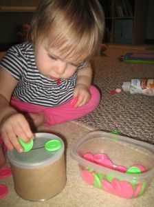 @Randi Vargason Eckenrode @Jocelyn Hartnett Does this spark any ideas for our craft party?  10 activities for toddlers Busy Bags, Games For Toddlers, Toddler Play, Busy Toddler, Toddler Fun, Fine Motor Activities, Motor Activities, Toddler Learning, Sensory Activities