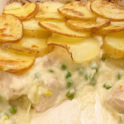 Garlic Chicken and Leek Potato Bake Chicken Leek Casserole, Chicken And Leek Bake, Chicken Leek Potato Bake, Leek Chicken Recipes, Chicken Leeks Recipe, Winter Family Meals, Leek And Potato Bake, Chicken And Leek Casserole, Chicken And Leek Recipes