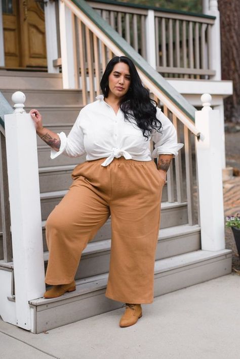 Linen Pants Outfit Plus Size, How To Wear Linen Pants, Beige Linen Pants, Linen Pants Outfit, Wide Leg Pants Outfit, Olive Sweater, Black Linen Pants, Curated Closet, Look Plus Size