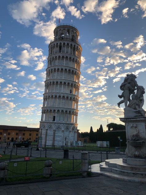 Pisa Tower Aesthetic, Italy Travel Photos, Tower Of Pisa Aesthetic, Leaning Tower Of Pisa Aesthetic, Pisa Italy Aesthetic, Italy Trip Aesthetic, Travel The World Aesthetic, Italy Vision Board, Landmarks Aesthetic