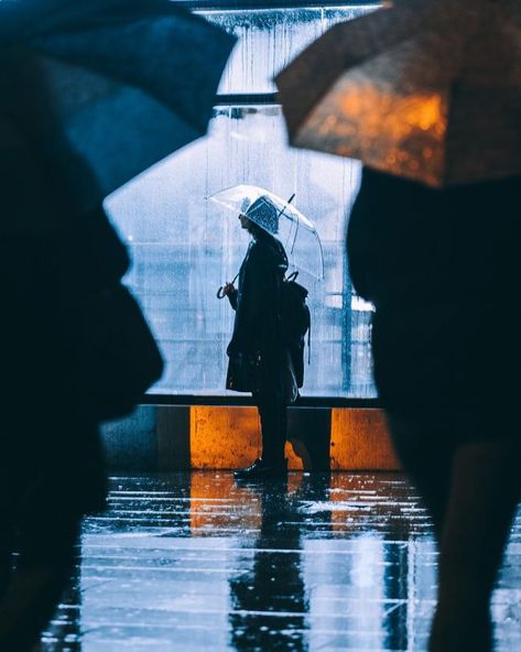 Moody And Cinematic Street Photography By Alex Fernández Gueorgui Pinkhassov, Streets Photography, Street Photography Model, Street Photography Portrait, Street Photography Urban, Street Photography People, City Streets Photography, Saul Leiter, Photography Street