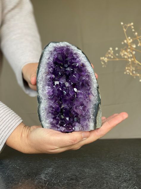 Amethyst Cave, Big Crystals, Huge Crystal, Amethyst Cathedral, Agate Rocks, Crystal Amethyst, Crystal Geode, Purple Agate, Stone Wrapping