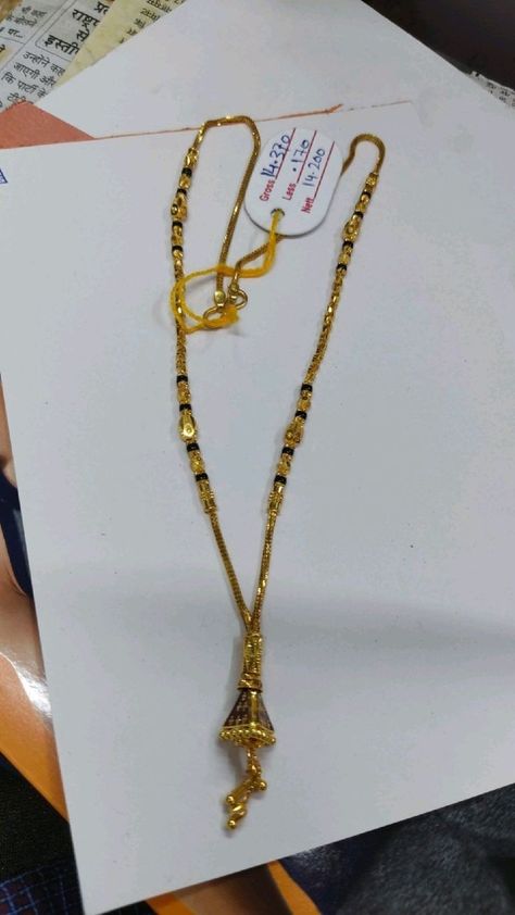 Short Poth Gold, Single Chain Mangalsutra Gold, Kanthi Set Gold, Mini Ganthan Design Gold, Mini Mangalsutra Designs Gold, Ganthan Design, Pretty Gold Necklaces, Gold Jewelry Prom, Mangalsutra Chain