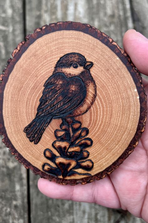 Awesome wooden coaster is good idea for home or office decor and as housewarming small gift for friends. This is cute wood burning art piece is perfect to bird forest nature lover gift and perfect for bird watcher and ornithology science teacher student gift. #woodburning #coaster #bird #pyrography #nature #handmade #woodencoaster #birdlover Bird Wood Burning, Wood Burning Ideas Animals, Woodburning Ornament Ideas, Small Pyrography Designs, Wood Burning Birds, Wood Burning Ideas Coasters, Wood Burning Ideas For Christmas, Woodburning Gift Ideas, Wood Burning Keychain Ideas