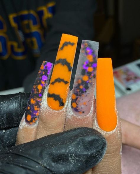 Glitter Spooky Nails, Halloween Gel Polish Nails, Xxl Halloween Nails, Black Orange Purple Nails, Halloween Candy Nails, Goosebumps Nails, Glow In The Dark Halloween Nails, Halloween Glitter Nails, Neon Halloween Nails