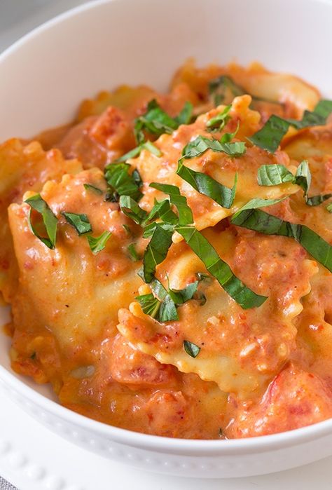 Ravioli Recipe, Sauce Pasta, Nice Recipes, Basil Sauce, Sundried Tomato, Cooking Classy, Pasta Dish, Tomato Basil, Minestrone