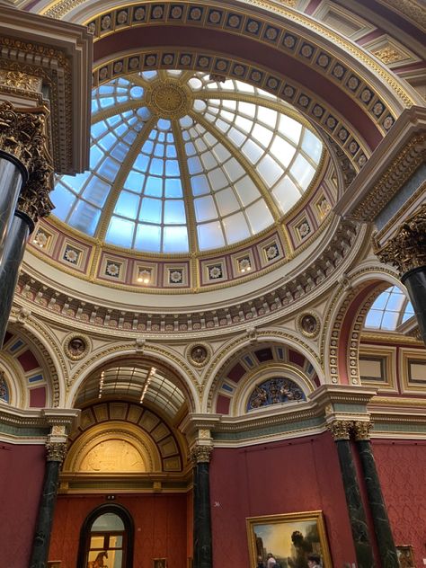 Window in the ceiling of the National Gallery National Gallery London Aesthetic, British Culture Aesthetic, London Monuments, London Galleries, London In Summer, Art Gallery London, Art Gallery Aesthetic, The National Gallery London, Waterloo Sunset