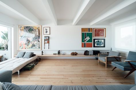 View full picture gallery of B.A. APARTMENT Lisbon Apartment, ��아파트 인테리어, Living Room Ceiling, Lisbon Portugal, House And Home Magazine, Apartment Interior, Contemporary Architecture, 인테리어 디자인, Second Floor