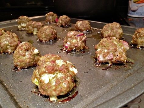 Pesto Beef Meatballs Pesto Beef, Recipes Using Pesto, Pesto Meatballs, Ground Beef Meatballs, Meatball Pasta, Beef Meatballs, Pesto Recipe, Main Course Recipes, Beef Recipes For Dinner