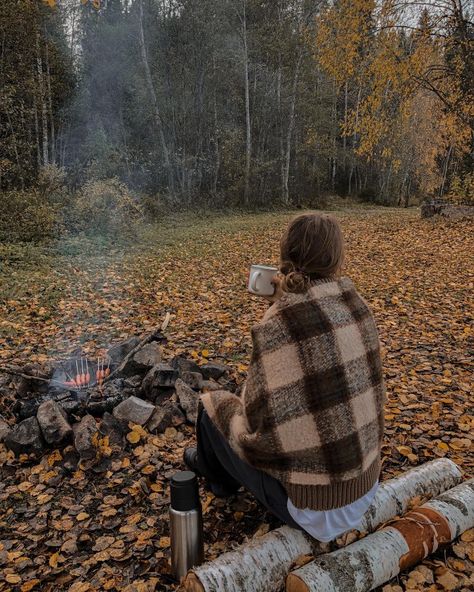 Autumncore Aesthetic, Studera Motivation, Gilmore Girls Seasons, Autumn Png, Fall Mood Board, Fall Camping, Autumn Magic, Couples Halloween, Cozy Aesthetic