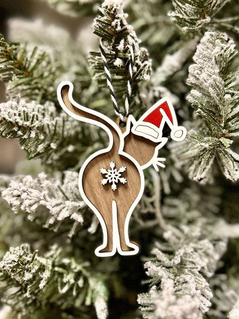 Bring laughter into your home with funny cat ornaments designed specifically for cat lovers! Create whimsical decorations like cat trees or humorous pendants perfect as gifts or personal keepsakes. Diy Cat Ornaments Christmas, Wood Cut Ornaments, Laser Cut Christmas Ornaments, Wooden Engraving, Laser Cut Ornaments, Diy Laser Engraver, Glowforge Projects, Laser Cut Christmas, Cat Wood