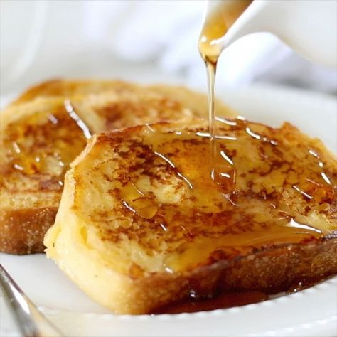 Recipes by Carina on Instagram: “French Toast 🍞⠀⠀⠀⠀⠀⠀⠀⠀⠀⠀⠀⠀⠀⠀⠀⠀⠀⠀ A classic for brunch, and it’s one of the easiest recipes to make.⠀⠀⠀⠀⠀⠀⠀⠀⠀⠀⠀⠀⠀⠀⠀⠀⠀⠀…” Delicious French Toast Recipe, Awesome French Toast Recipe, Weekend Brunch Recipes, Delicious French Toast, Easiest Recipes, Classic French Toast, French Toast Breakfast, Leftover Bread, French Toast Recipe