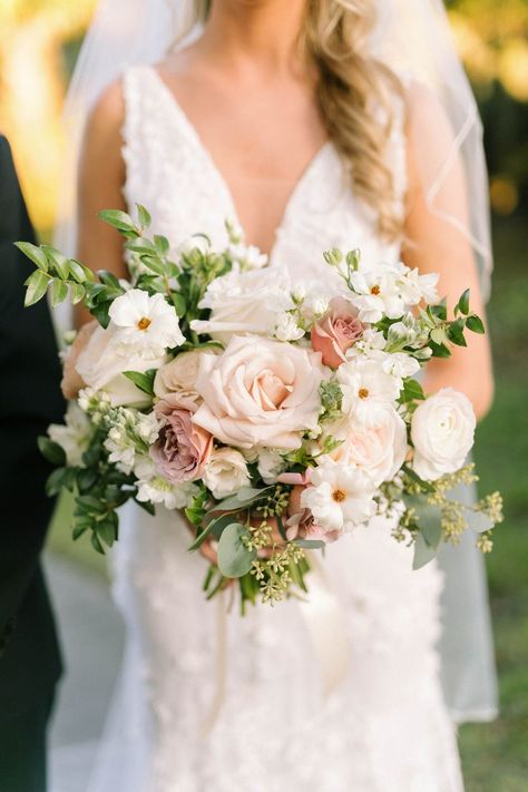 Bride Bouquet Pink, Blush Pink Wedding Flowers, Garden Style Wedding, Luxury Wedding Flowers, Blush Bouquet Wedding, Blush Bridal Bouquet, Bridal Bouquet Spring, Light Pink Wedding, Mauve Wedding