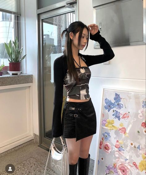 Asian Clubbing Outfit, Korean Street Fashion Women Summer, Acubi Concert Outfits, Acubi Spring Outfits, Korean Clubbing Outfit, K Street Fashion, Chinese Fashion Street Outfits, Korean Concert Outfit, Wave To Earth Concert Outfit