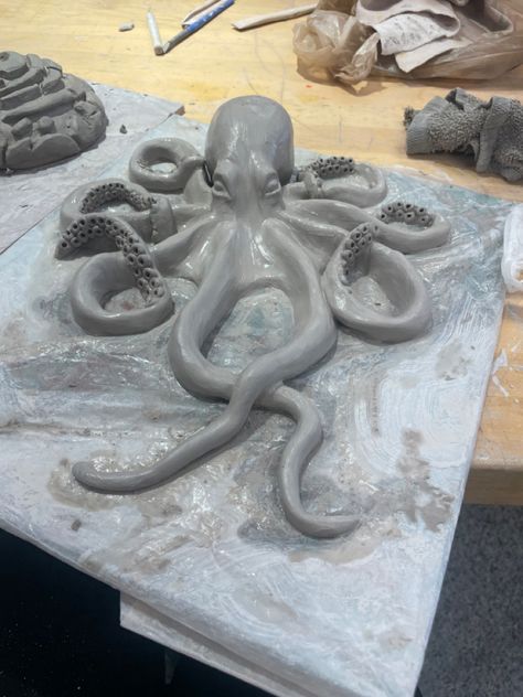 Clay Art Wallpaper, Clay Crafts Octopus, Octopus Made Out Of Clay, Clay Crafts Ideas Sculpture, Clay Art Octopus, Big Clay Projects Ideas, Octopus 3d Art, Octopus Pottery Ideas, Ceramic Sculptures Ideas