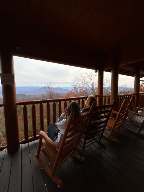 #chill #aesthetic #mountains #cabin #weekend Mountains Cabin Aesthetic, Dark Cabin In The Woods, Cabin In Tennessee Mountains, Gatlinburg Picture Ideas, Family Cabin Aesthetic, Cabin Holiday Aesthetic, Smokey Mountains Tennessee Aesthetic, Montana Cabin Aesthetic, Cozy Old Home Aesthetic