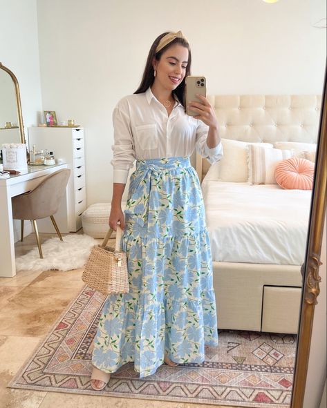 Floral maxi skirt with white shirt and beige mules White Shirt And Floral Skirt, Long Skirt Designs For Women, White Shirt Floral Skirt, Fancy Skirts Outfits, Stylish White Shirts For Women, Long Skirt For Summer, How To Style Long Floral Skirt, Shirts With Skirts Outfit, Shirt With Long Skirt Outfit