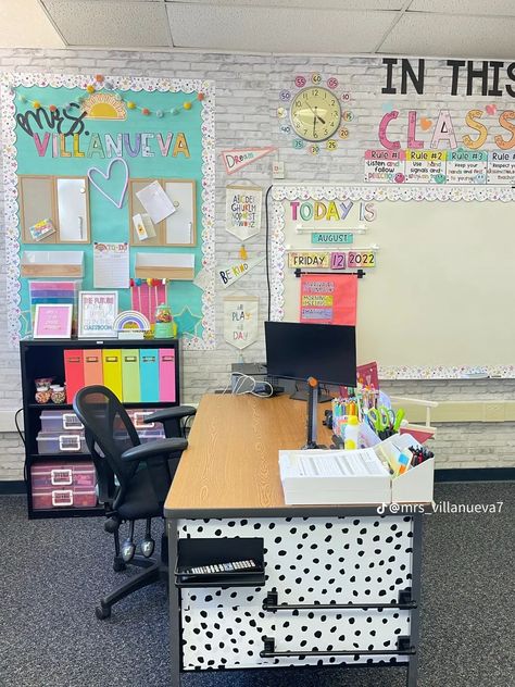 Decorate Front Of Teacher Desk, Class Table Arrangement, Elementary Teacher Desk Area, Small Group Supply Organization, Diy Teacher Decor Classroom Ideas, Teacher Desk Setup Layout, Kindergarten Teacher Desk Area, Teacher Desk Bulletin Board Ideas, Teacher Corner Desk Classroom Setup