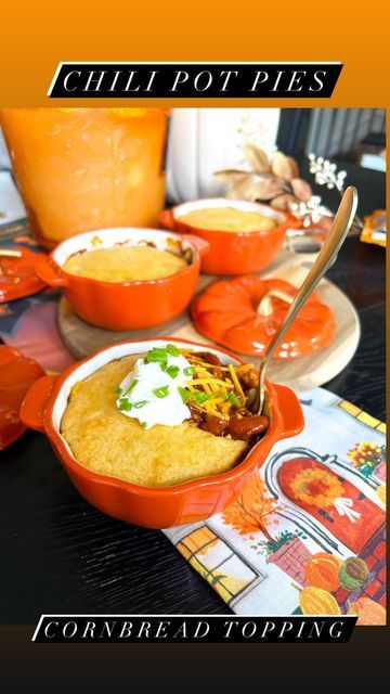 Macy Blackwell on Instagram: "Chili Pot Pies!😋w/ Cornbread Topping!🍂 Soup season let’s goooo! The most fun and satisfying way to eat chili! So fun to break it open and enjoy all the deliciousness! Only a few ingredients!   Comment SHOP below to receive a DM with the link to shop this post on my LTK ⬇ https://liketk.it/4Oxsj  Ingredients:   1 lb ground beef 1 can kidney beans 1 can tomato sauce  1 packet chili seasoning  1 box jiffy cornbread mix (+ ingredients)  Toppings: sour cream, cheese, green onion   Directions:   1. Brown and drain ground beef. Add kidney beans, tomato sauce, and chili seasoning. Simmer for 20 minutes.  2. Spoon into oven safe bowls. (2/3 full)  3. Prepare cornbread mix. Spoon over the top of chili.  4. Bake at 375 for 20 minutes or until golden brown.  5. Serve wi Mini Chili Pot Pie, Chili Pot Pie With Jiffy Cornbread Crust, Chili With Cornbread Topping, Queso Chili, Maple Syrup Icing, Chili Pot Pie, Cornbread Topping, Chili Pot, Macy Blackwell