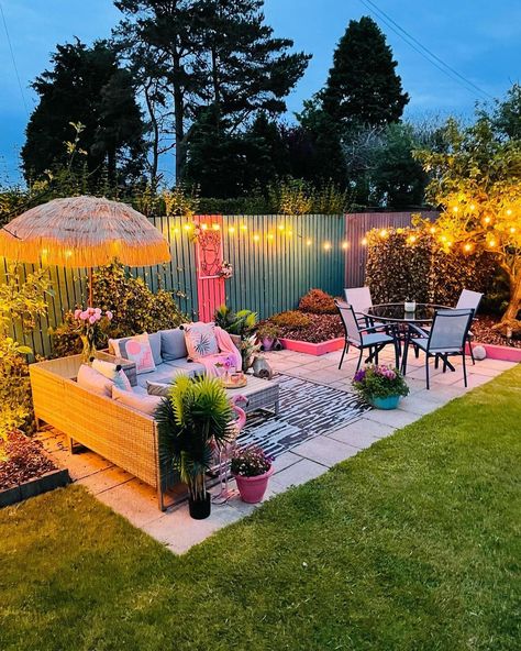 Budget Backyard Ideas, Backyard Goals, Colorful Patio, Gardens Design, Video Tiktok, Garden Makeover, Backyard Paradise, Backyard Inspiration, Patio Makeover