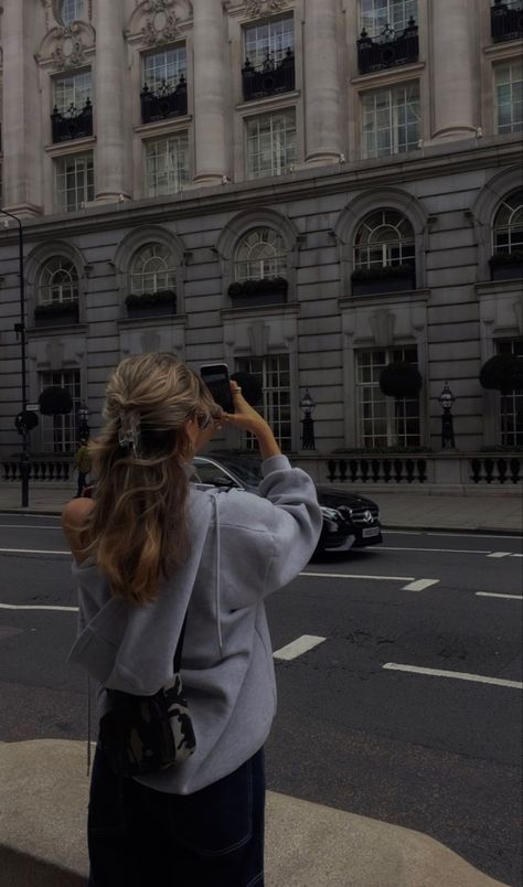 London England Outfits Fall, London Instagram Pictures Winter, London Ig Pics, London Astethic, London Instagram Story, London Pictures Ideas, City Photoshoot Ideas, Self Foto, London Aesthetic Outfits