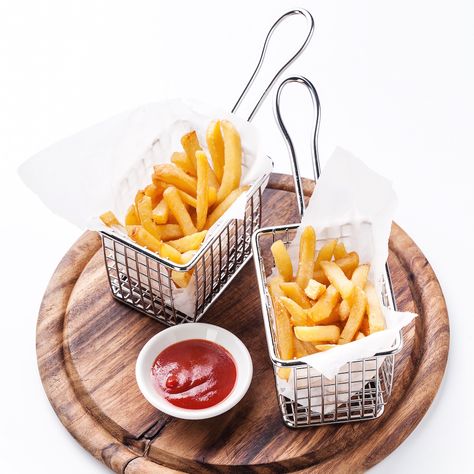 French Fries Plating, Fry Basket, Fries Packing Design, French Fries Box Design, Fries Serving Basket, Gourmet Appetizers, Stuffed Sweet Potato Healthy, Food Menu Design, Pub Food