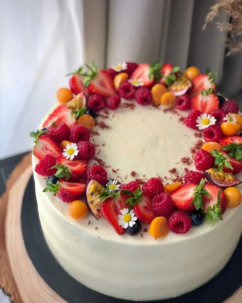 Decorações Com Comidas, Pretty Dessert, Think Food, Pretty Birthday Cakes, Pretty Cakes, Fruit Cake, Dessert Ideas, Pretty Food, Aesthetic Food