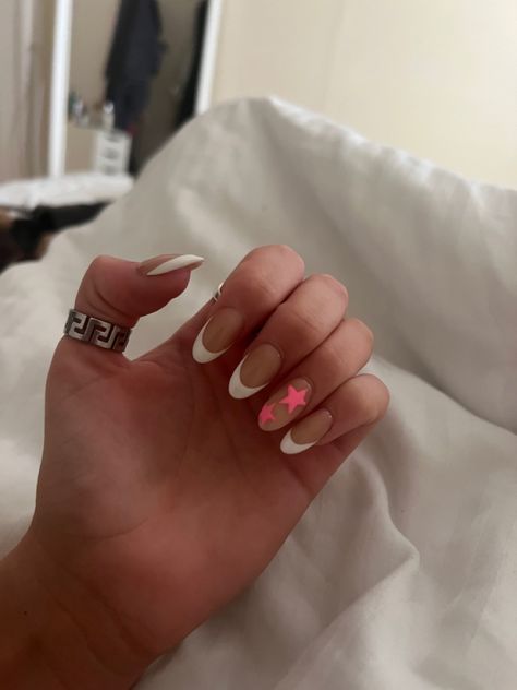 White Nails With A Design, White French Tips With Design On Ring Finger, French Tip With Star Design, Pink French Tips With Stars, French Tip Nail With Star, Cool Nail Designs Almond Shape, French Tip With Star On Ring Finger, Star Nails With French Tip, White Nails With Pink Stars