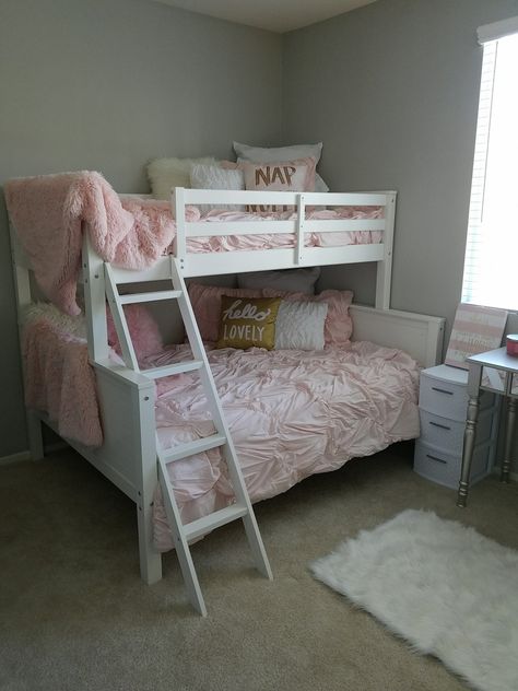 Cute Shared Bedroom Ideas, Bunk Bed Top Bunk Ideas, Room Ideas For 2 People, Room Ideas 2 People, Room For 3 Sisters, Teen And Toddler Shared Room, Top Bunk Ideas, Two People Bedroom Ideas, Room Ideas Two Beds