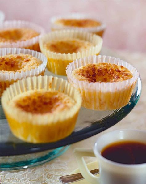 Portuguese Coconut Custard Tarts Portuguese Baking, Portuguese Foods, Portuguese Dishes, Portuguese Dessert Recipes, Custard Tarts Recipe, Custard Tarts, Coconut Tart, Tarts Recipe, Portuguese Desserts