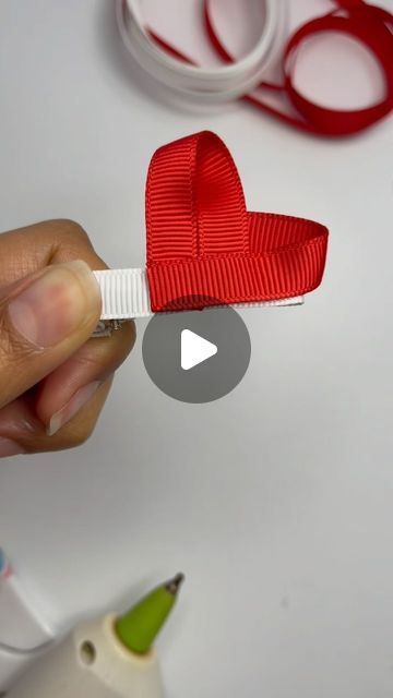 Hair Ribbons Diy, Hair Clip Tutorial, Heart Shaped Hair, Diy Hair Accessories Tutorial, Hair Accessories Tutorial, Organizing Hair Accessories, Hair Bow Tutorial, Hair Clips Diy, Heart Diy