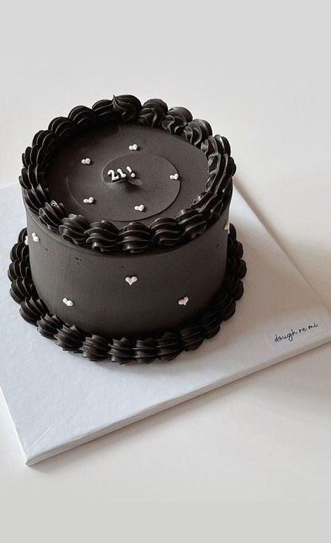 Simple Cake Designs For Boyfriend, Custom Birthday Cakes For Women, Cake Birthday Korea Simple Black, Korean Cake Simple Design, Black Korean Cake, Korean Style Cake Design, Birthday Cake Korean For Men, Cake Decorating Minimalist, Minimalist Cake For Men