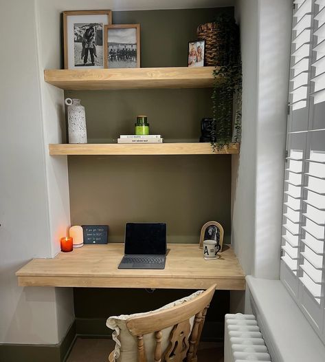 Ad RECREATE MY ALCOVE DESK! I have loved finally having a dedicated workspace in the house, no more working at the dining room table. I built this using materials from @bandq_uk & it was so much simpler than I anticipated. As you can see from these pictures I built a wooden structure using wood batons, I used a thinner baton for the shelves than the desk. Then I added the desk top and top and bottom shelves & then fronted with 68cm wood trim to give the floating effect. Lastly, I acc... Alcove Desk, Easy Diy Desk, Alcove Shelves, Desk Idea, Alcove Shelving, Sun House, Floating Desk, House No, Desk Top