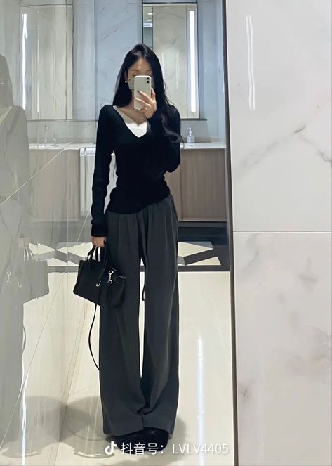 Korean Lounge Outfit, Formal Wedding Dress Guest, Modest Acubi Style Outfits, Elegant Outfits For School, Modest Acubi Fashion, Modest Acubi, School Outfits Korean Style, Period Outfits, Comfy Korean Outfits