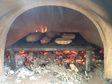 Pizza Oven Recipes Wood Fired, Oven Cooking Recipes, Wood Fired Oven Recipes, Cooking Hearth, Outdoor Fireplace Pizza Oven, Pizza Oven Outdoor Diy, Commercial Pizza Oven, Fireplace Cooking, Cob Oven