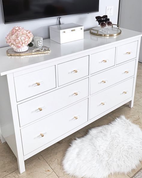 White Dresser Bedroom, Dresser Decor Bedroom, Home Updates, Dresser Bedroom, Ikea Dresser, Dresser Drawer Knobs, Gold Bedroom, Dekorasi Kamar Tidur, Casa Vintage